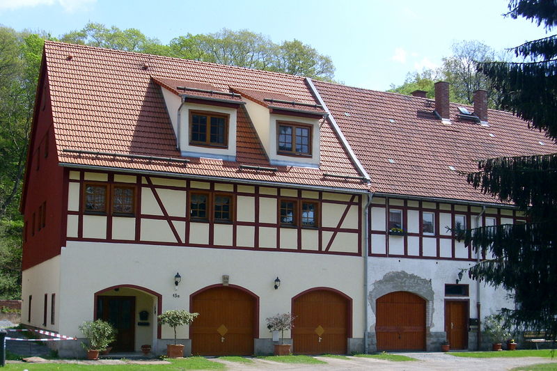 File:Teilweise restauriertes Rittergutsgebäude in Berreuth bei Dippoldiswalde.jpg