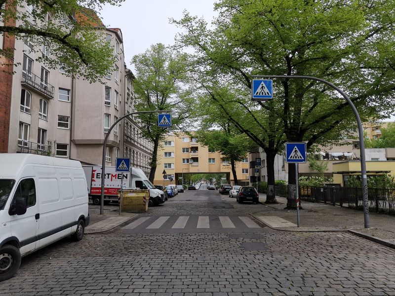 File:Zebrastreifen Morusstraße.jpg