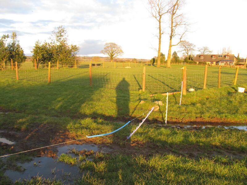 File:Insulated Electric Fence stile 5675a.JPG
