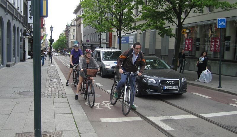 File:Very Narrow Cycle lane in Kirkegata, Oslo.jpg