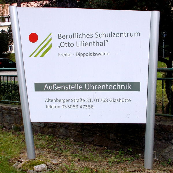 File:2014 Glashütte Berufsschule.jpg