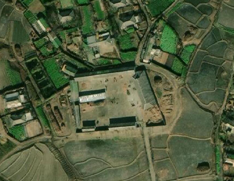 File:Landuse farmyard ter - near to Kowon, North Korea, Maxar.png