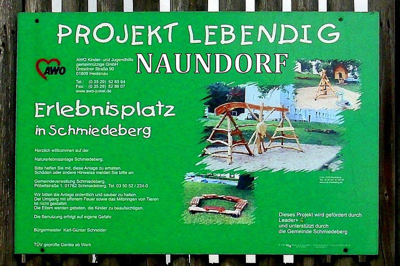 File:Schmiedeberg Spielplatz Naundorf Siedlung.jpg