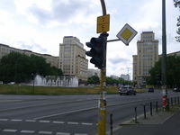 Strausberger Platz Berlin Vorfahrt.jpg