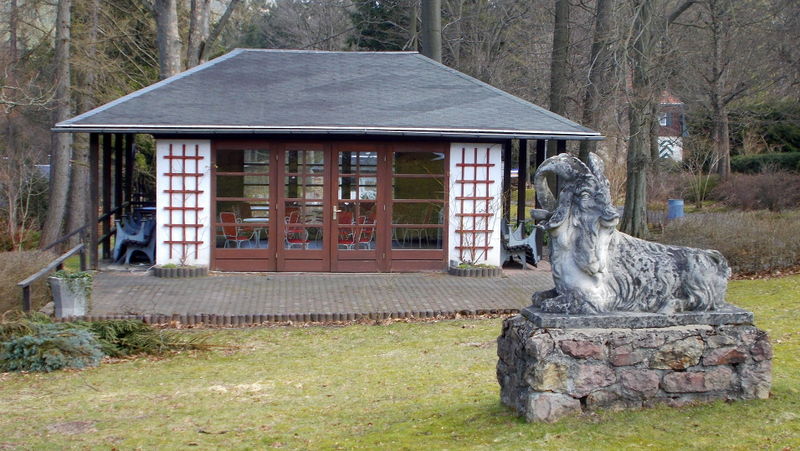 File:2015 Bärenfels Pavillion im Kurpark.jpg