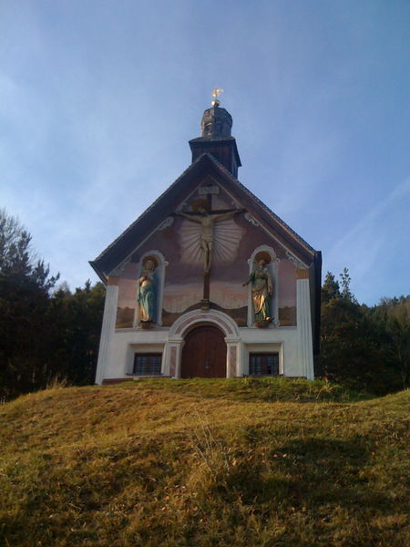 File:Place of worship-chapel-KreuzbichlkapelleVomp.jpg